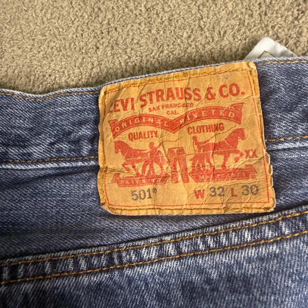Levis 501 Original Fit Mens Medium Wash Blue Straight Leg Jeans W32 L30